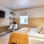 Alice Backyard - Apartments, & Exclusive Cave Saunas 4* Pärnu