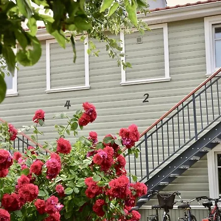 Konukevi Alice Backyard - Apartments, & Exclusive Cave Saunas 4*