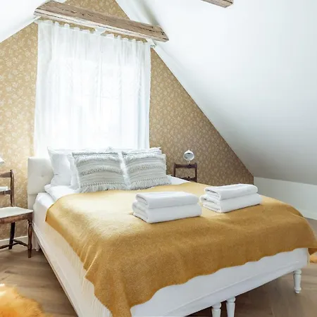 Alice Backyard - Apartments, & Exclusive Cave Saunas Parnu