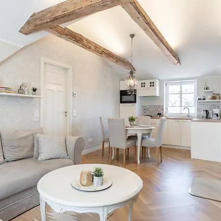 Pensión Alice Backyard - Apartments, & Exclusive Cave Saunas Pärnu