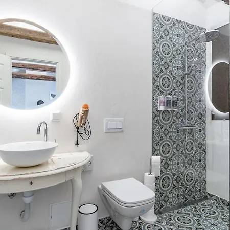 Konukevi Alice Backyard - Apartments, & Exclusive Cave Saunas 4*
