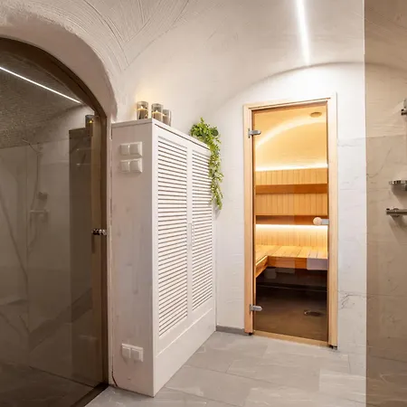 Alice Backyard - Apartments, & Exclusive Cave Saunas