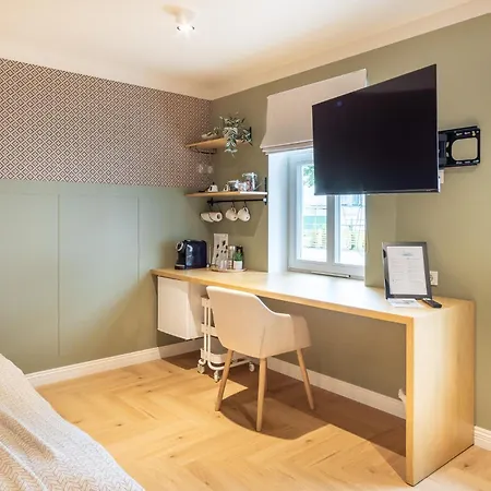 Alice Backyard - Apartments, & Exclusive Cave Saunas 4* パルヌ