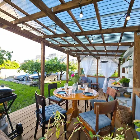 Alice Backyard - Apartments, & Exclusive Cave Saunas Parnu