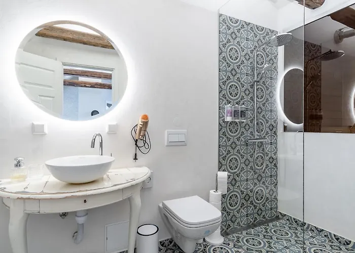 بيت ضيافة Alice Backyard - Apartments, & Exclusive Cave Saunas 4*