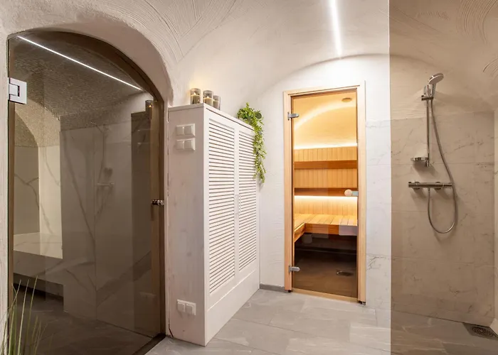 Alice Backyard - Apartments, & Exclusive Cave Saunas